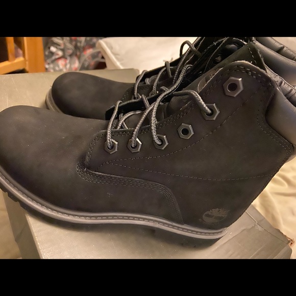 Timberland “ black 6inch women’s boot” - Picture 3 of 5